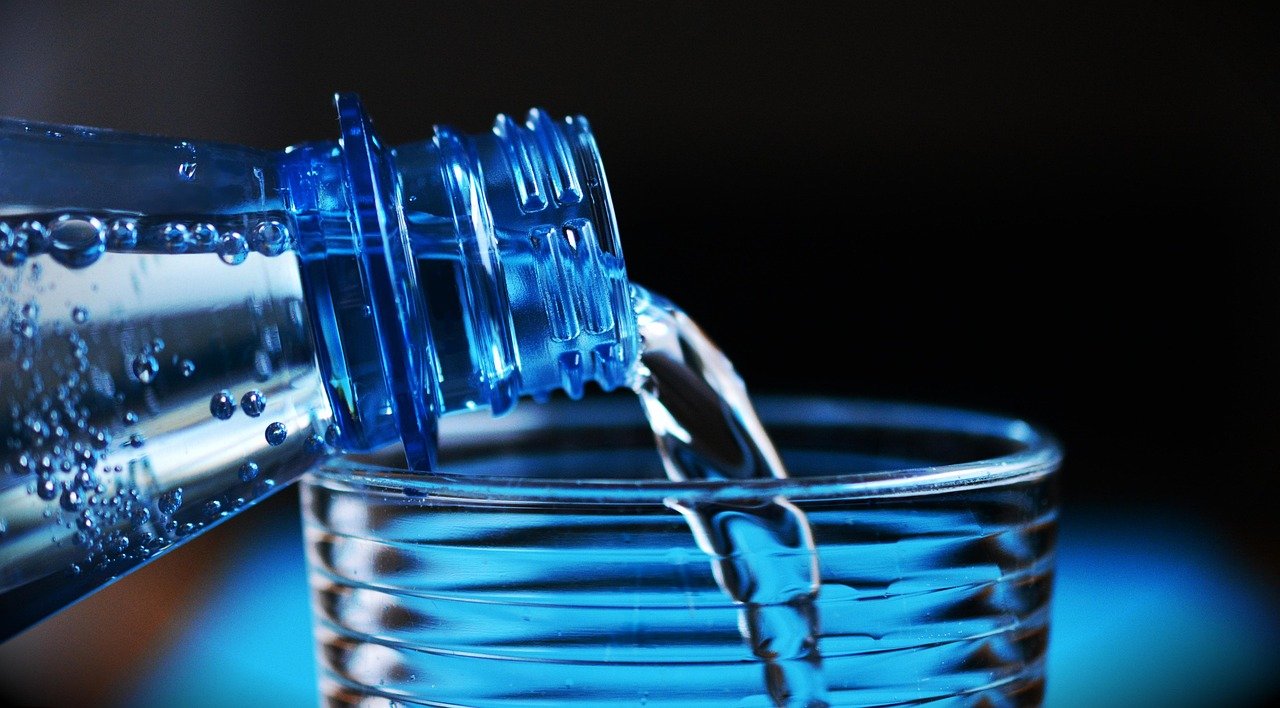 découvrez comment créer un bassin à carpes koï avec une eau cristalline, alliant beauté et pureté pour un jardin apaisant et harmonieux.